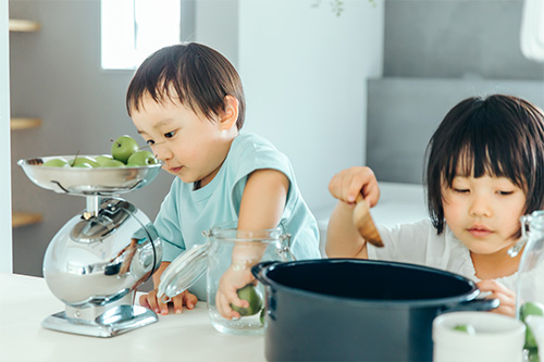 血縁DNA鑑定は、兄弟・姉妹と思われる方々の血縁関係を正確に調べられるDNA型鑑定法です